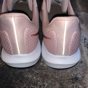 BRAND NEW NIKE QUEST 2